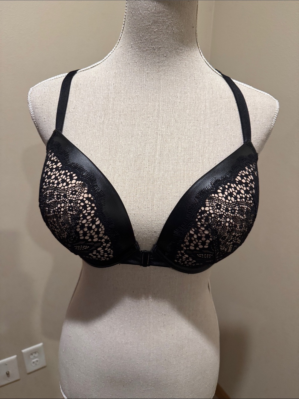 Victoria's Secret Black Lace Front-Closure Push-Up Bra